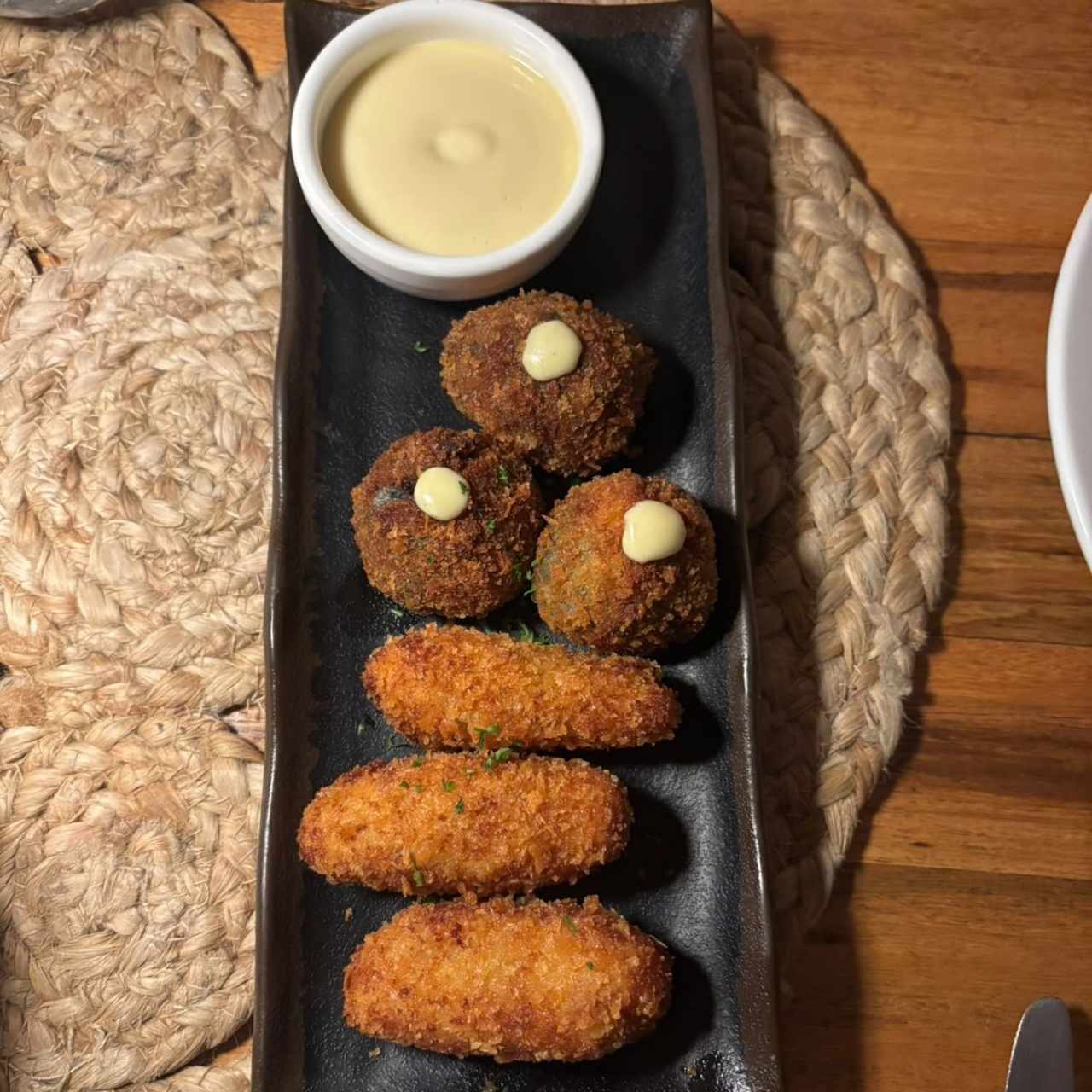 Croquetas de pulpo en tinta de calamar