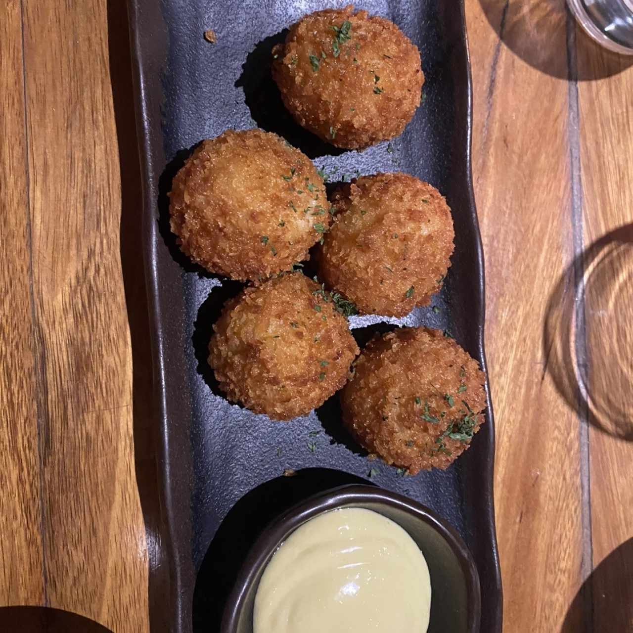 Croquetas de bacalao y pimientos rojos
