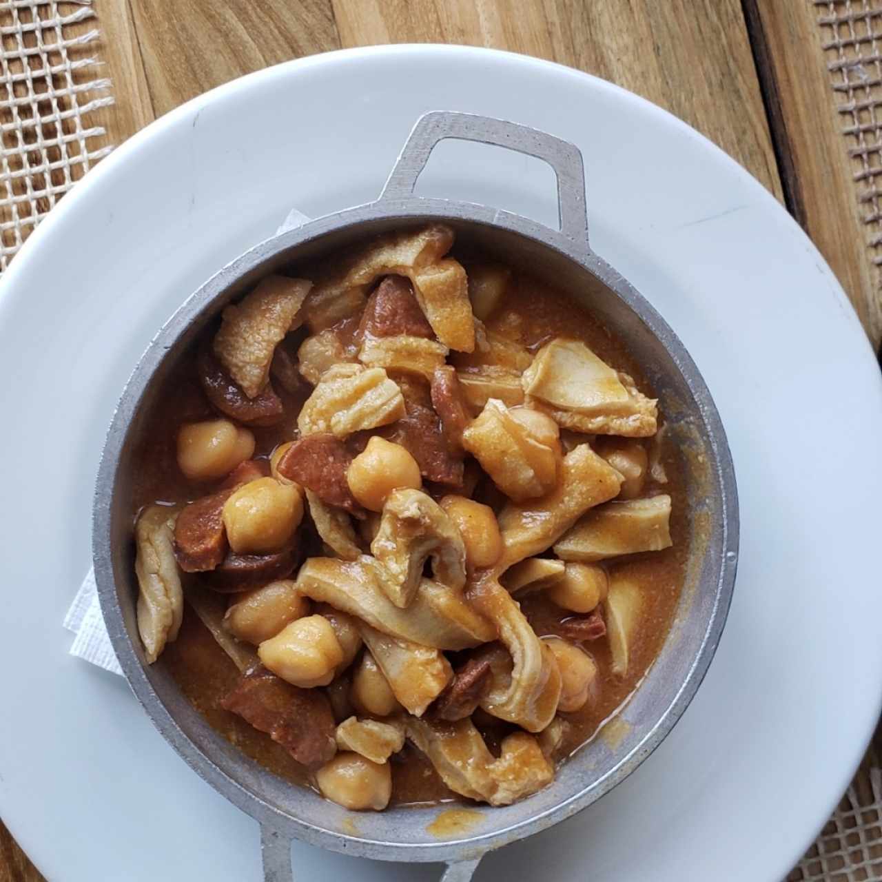 mondongo con chorizo y garbanzo 😋😋✌