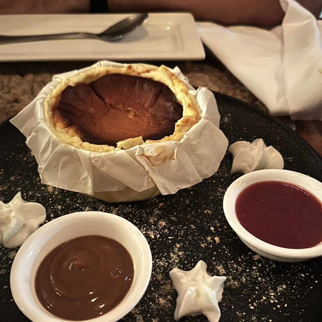 cheesecake tibio con dulce de leche 