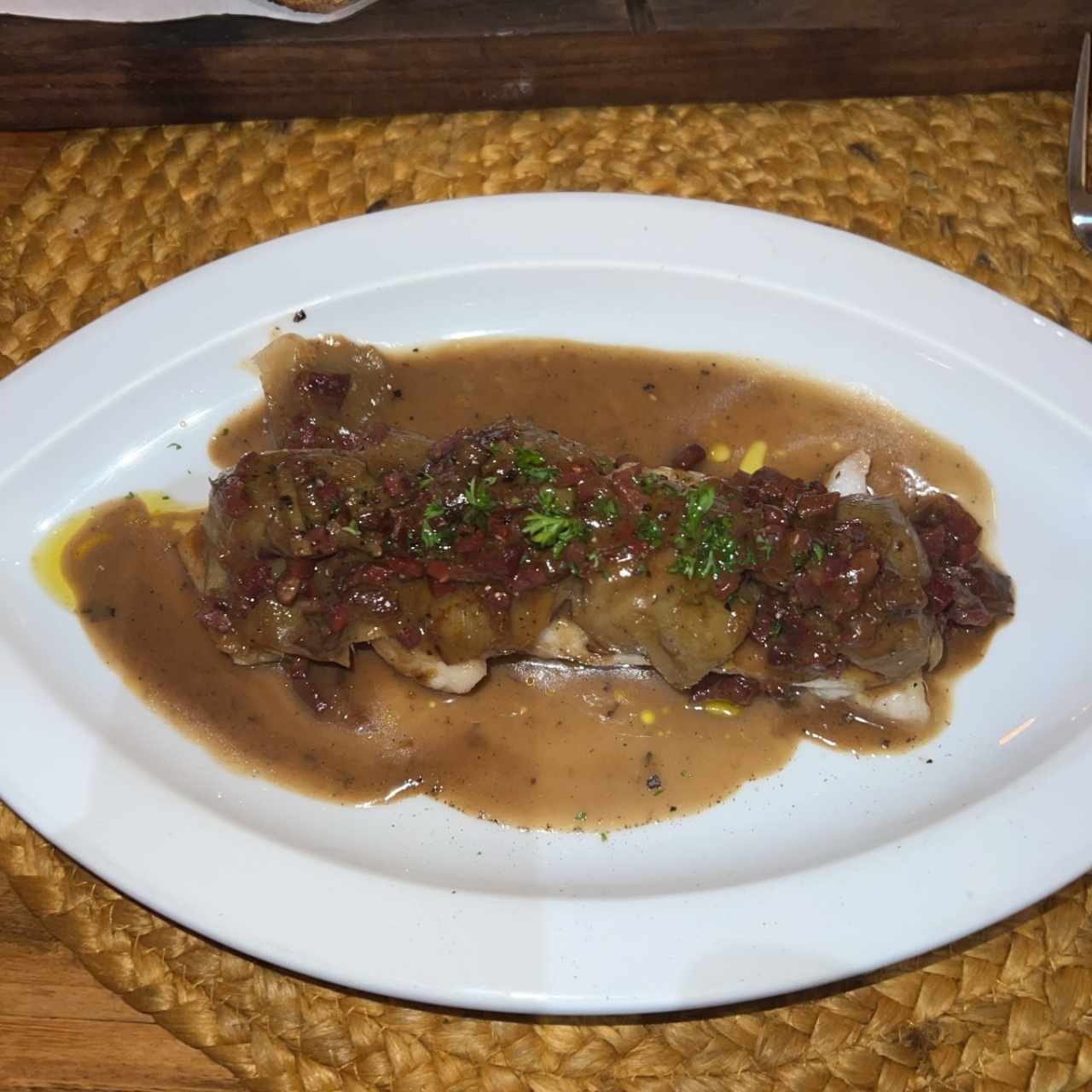 Corvina con Alcachofas y jamón iberico