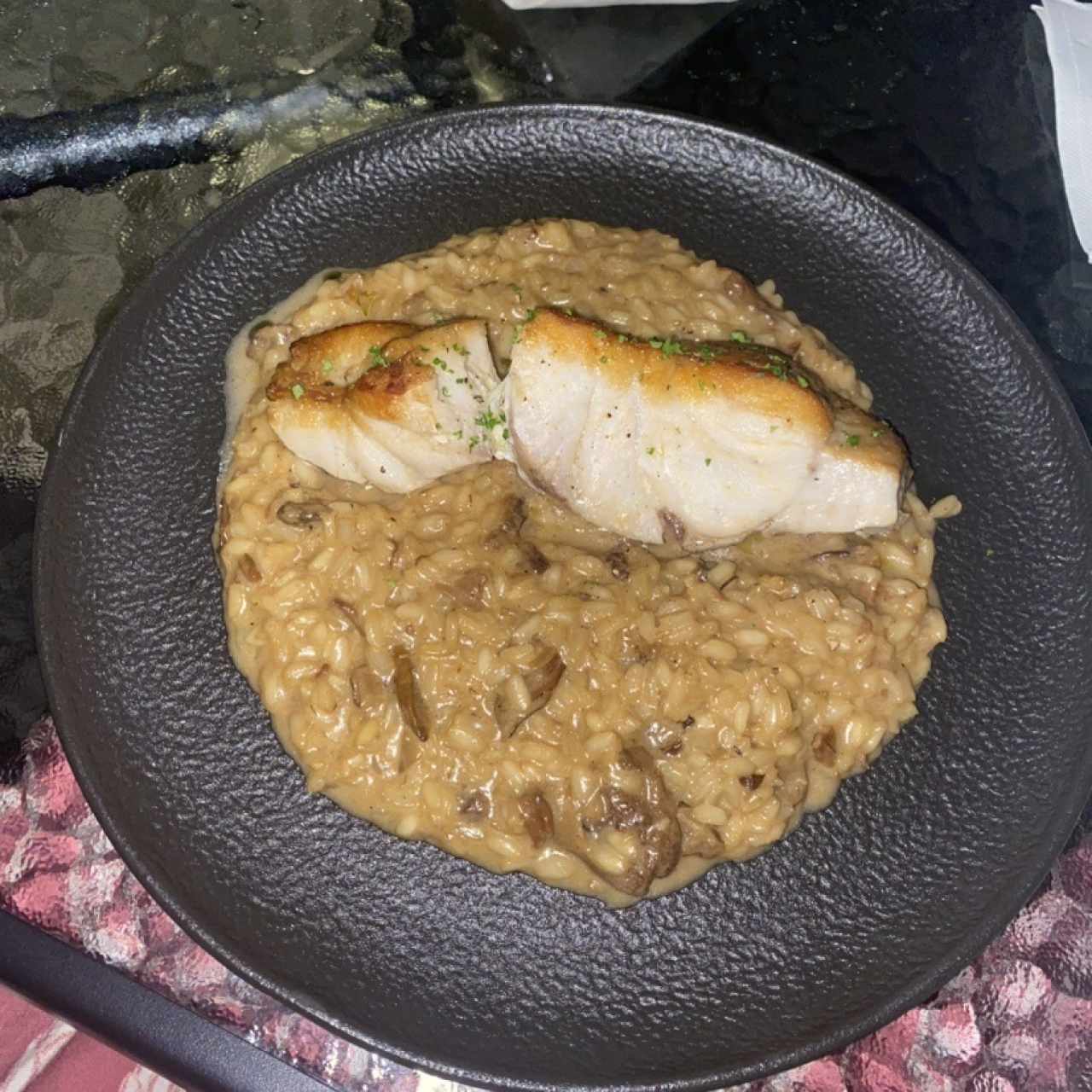 Atún Blanco sobre risotto de hongos