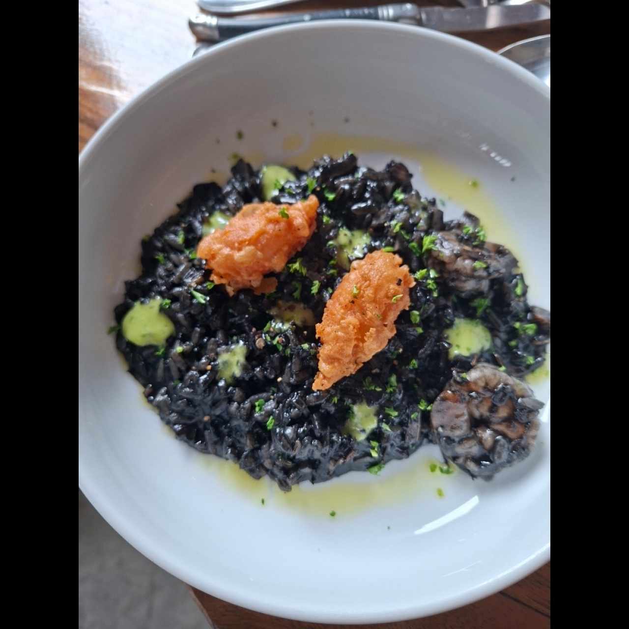 Arroz negro de mariscos con all i oli