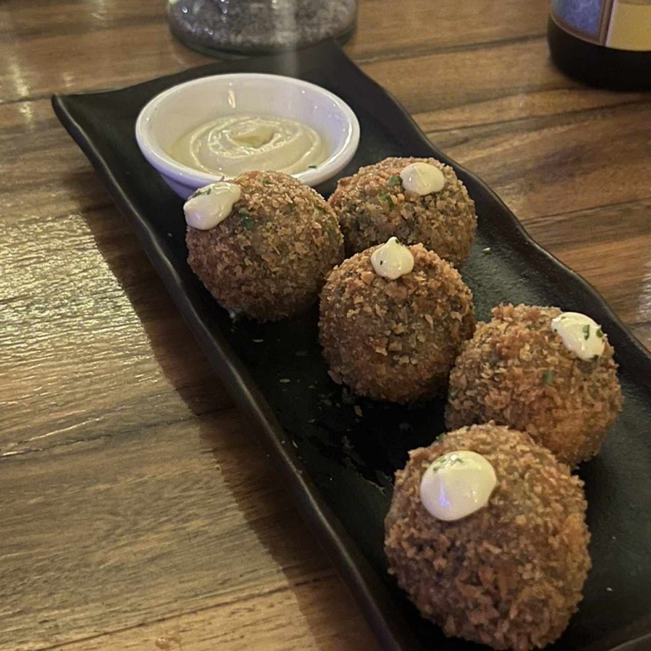 Croquetas de pulpo en tinta de calamar