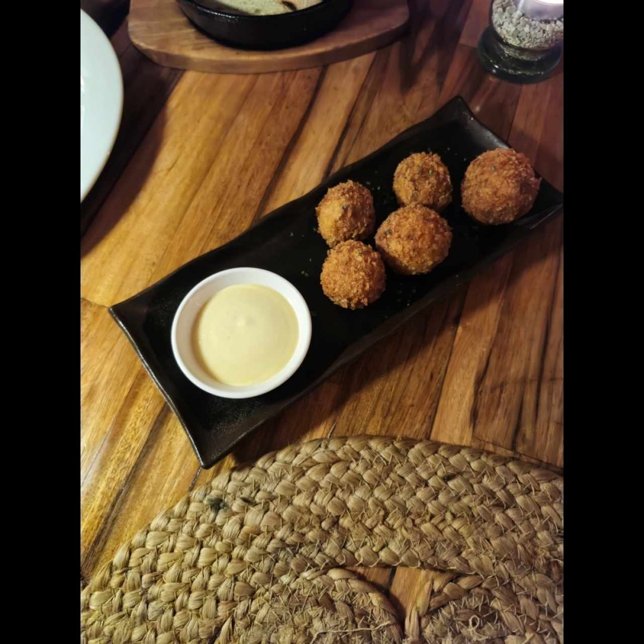 Croquetas de bacalao y pimientos rojos