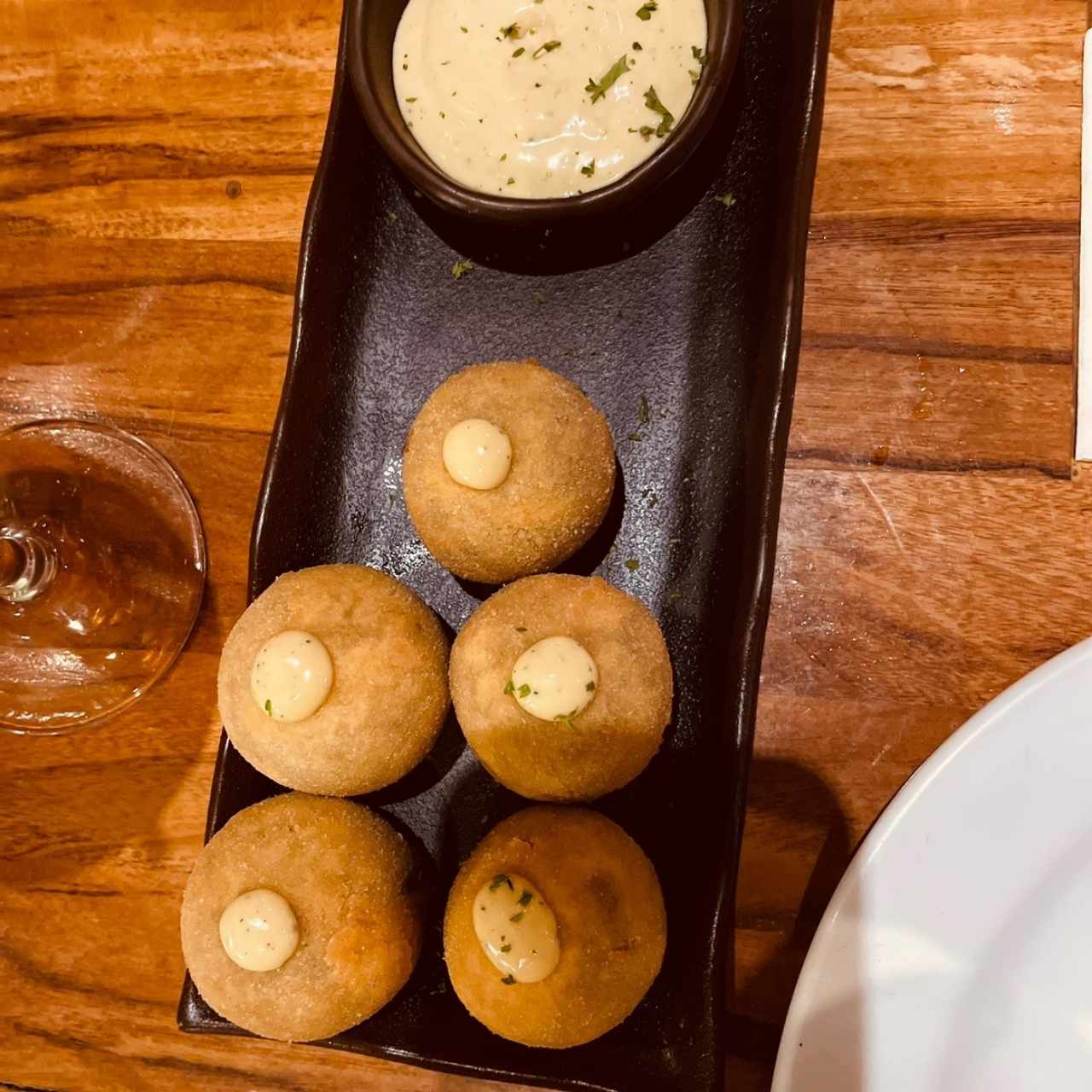Croquetas de pulpo en tinta de calamar