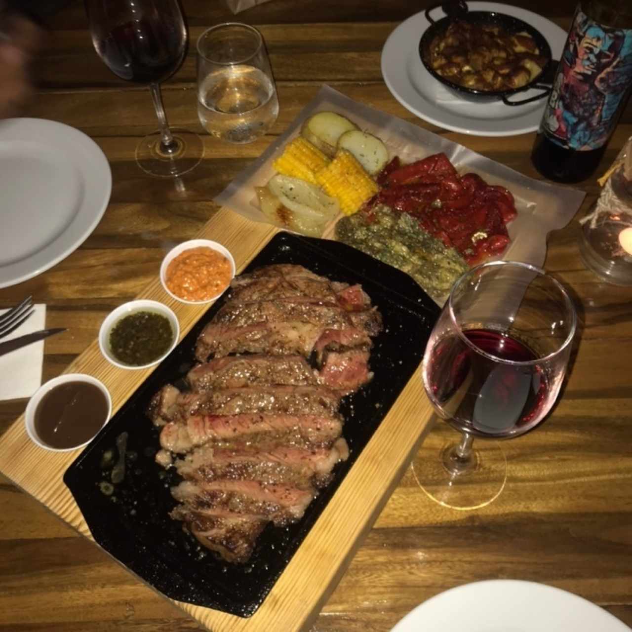 chuletón y papas bravas
