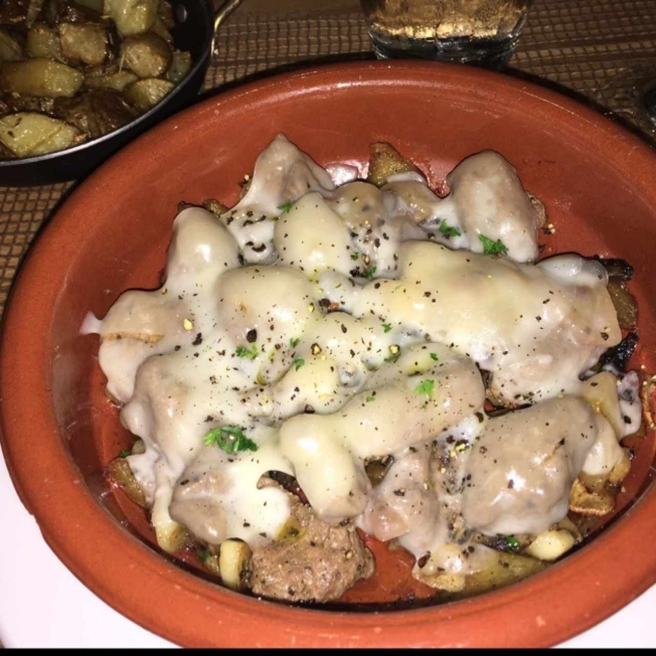 Daditos de ternera bañadas en salsa cognac