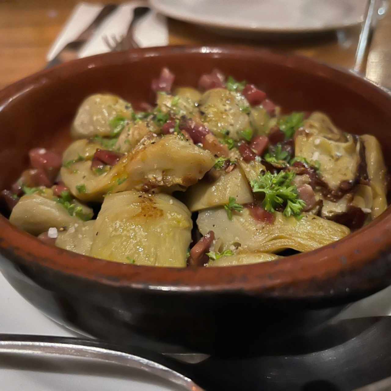 Alcachofas con jamón ibérico de bellota