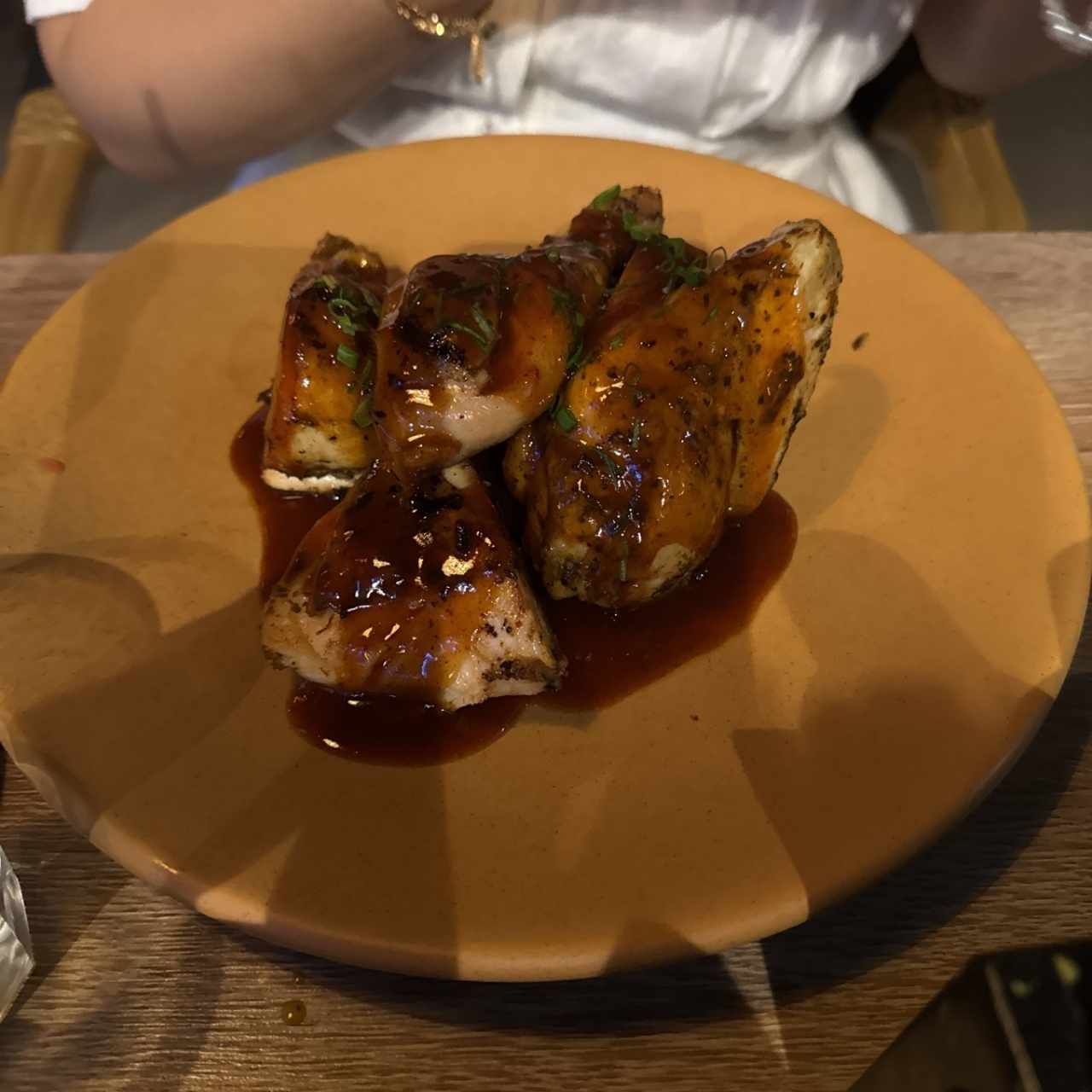 Porciones Grandes - Jerk Chicken Platter+Acompañamiento