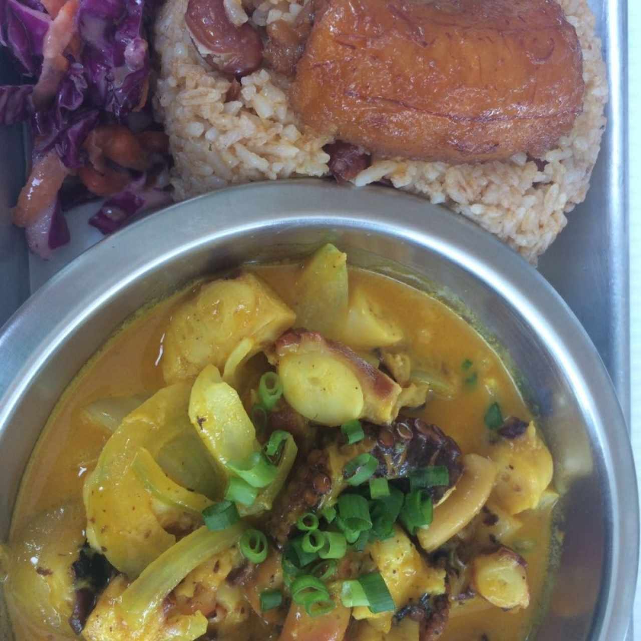 pulpo con arroz con coco