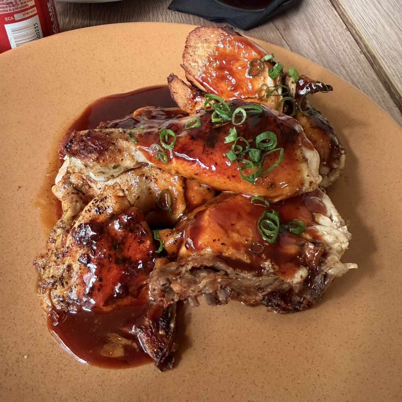 Porciones Grandes - Jerk Chicken Platter+Acompañamiento
