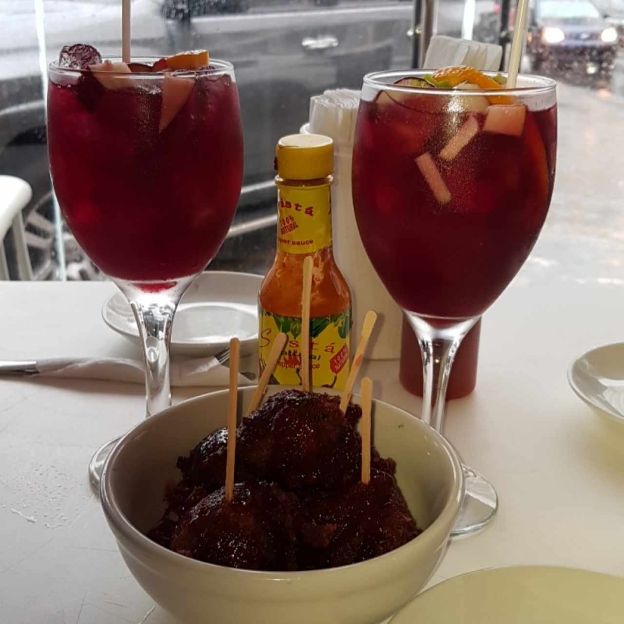 SANGRIA CON CROQUETAS DE BACALAO