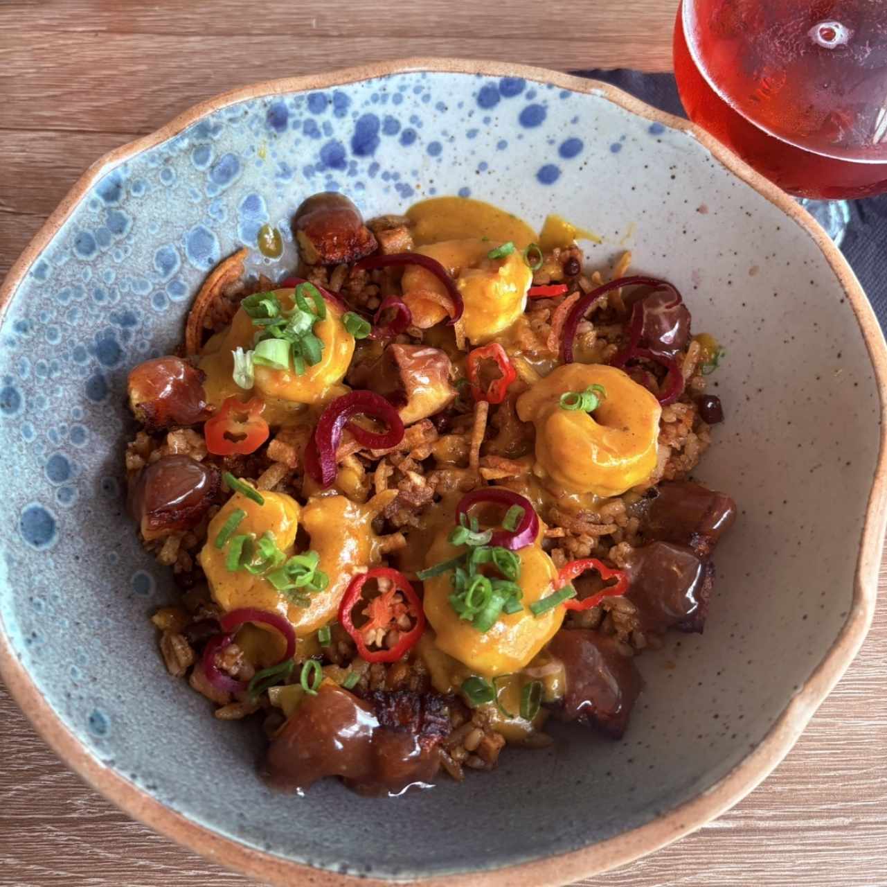 One pot colonense acompañado de cerveza de saril