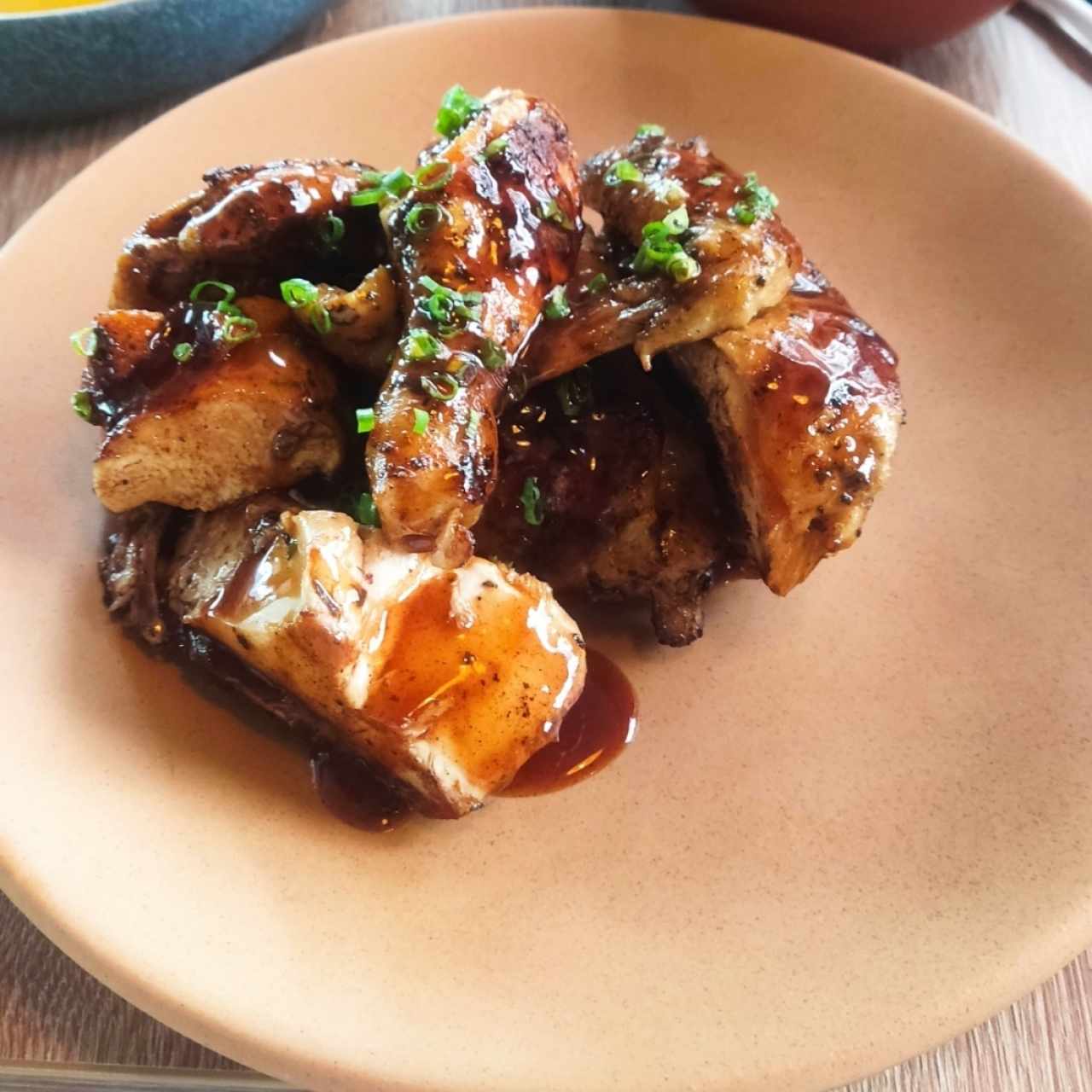 Jerk Chicken Platter+Acompañamiento
