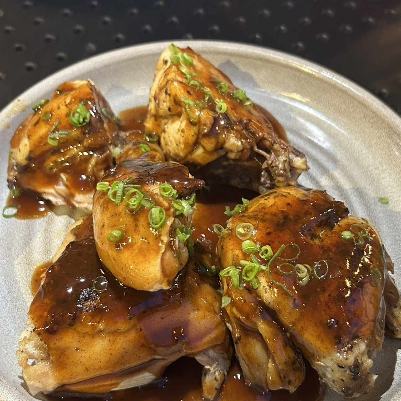 Platos Fuertes - Jerk Chicken Platter+Acompañamiento