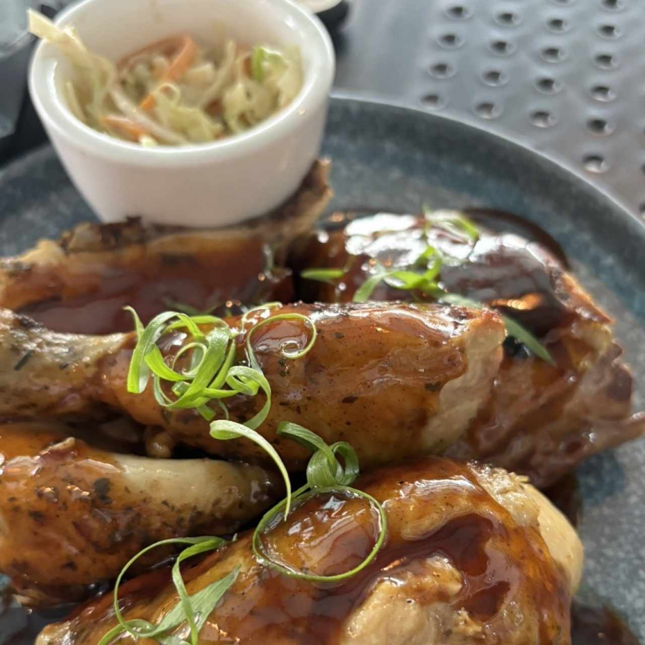 Platos Fuertes - Jerk Chicken Platter+Acompañamiento