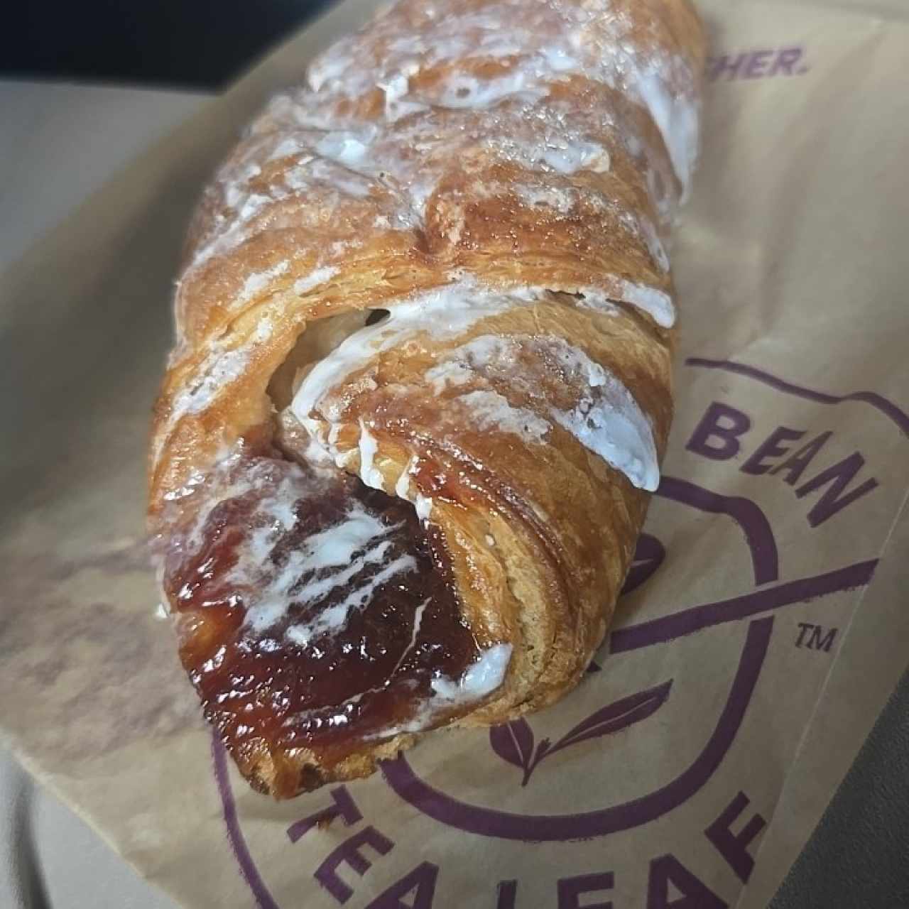 Croissant de Queso Crema y Guayaba