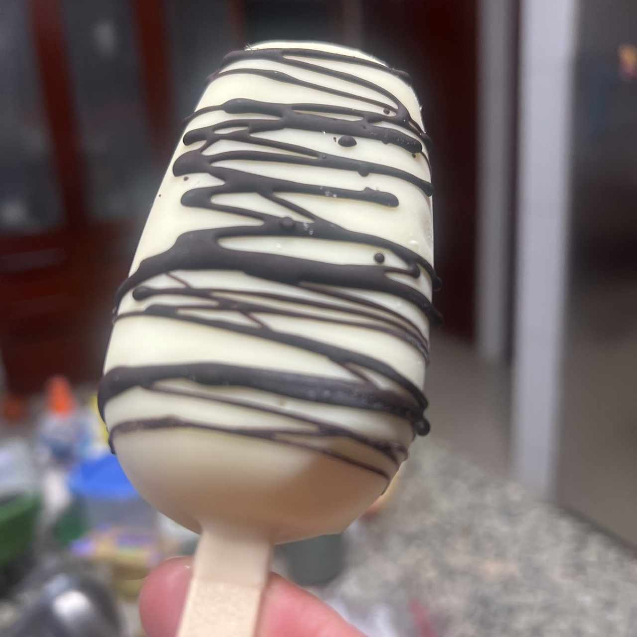 Gelato De Vainilla De Madagascar Y Cobertura De Chocolate Blanco