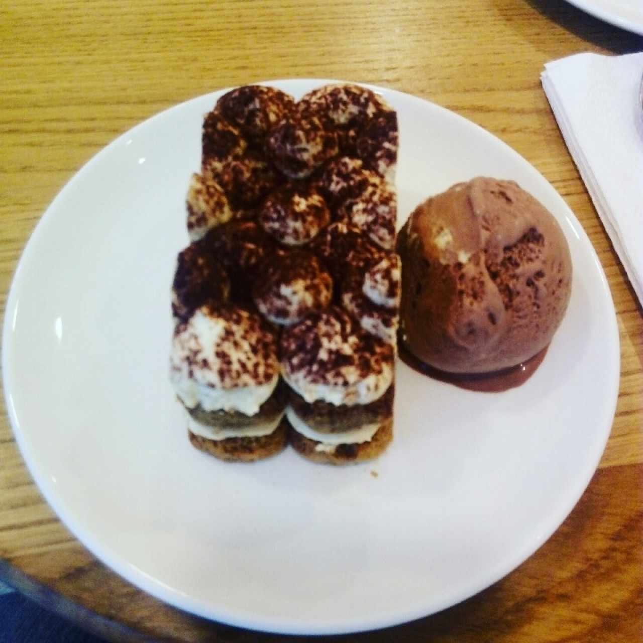 Tiramisú con helado de ferrero. Yummy!!!