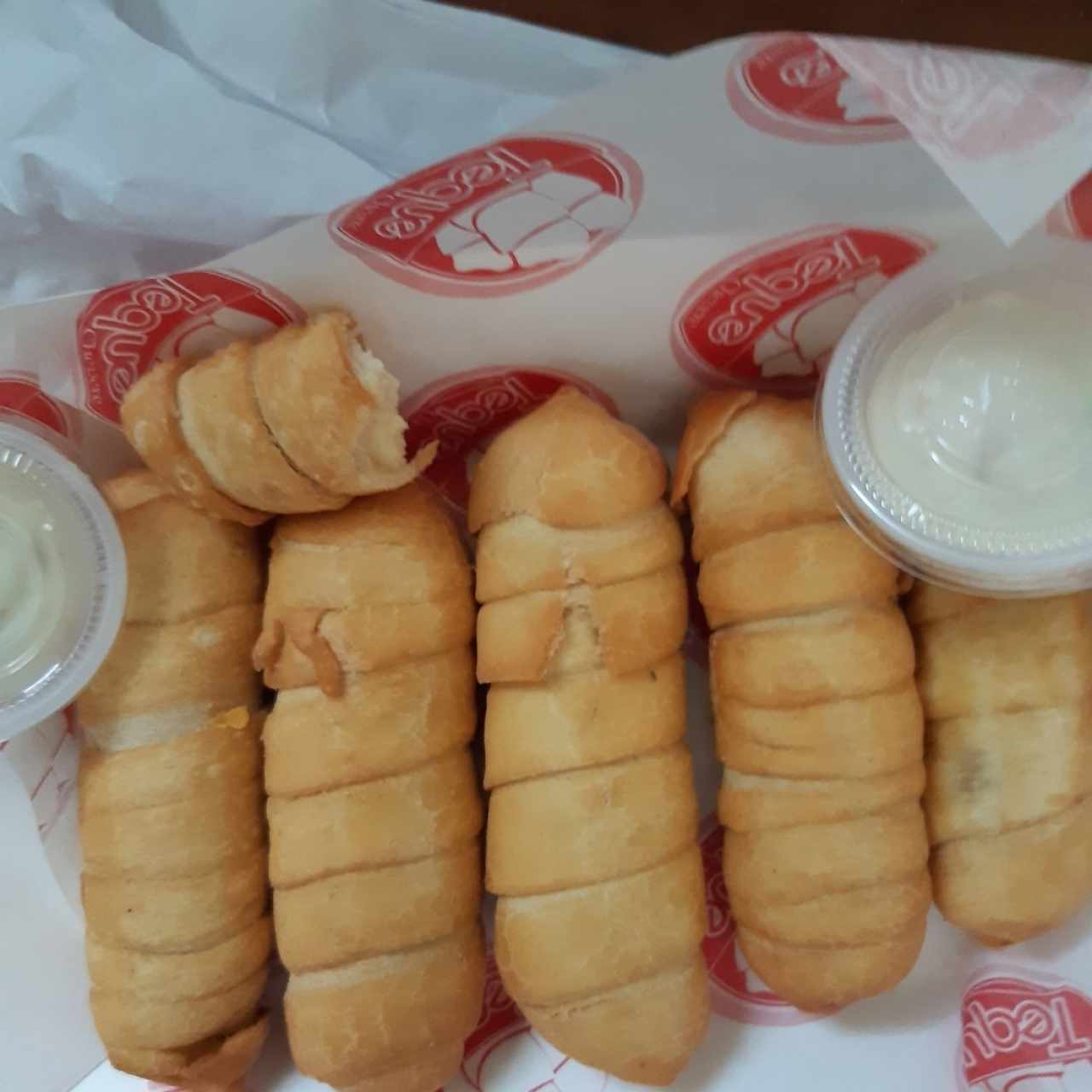 tequeño con salchicha y queso