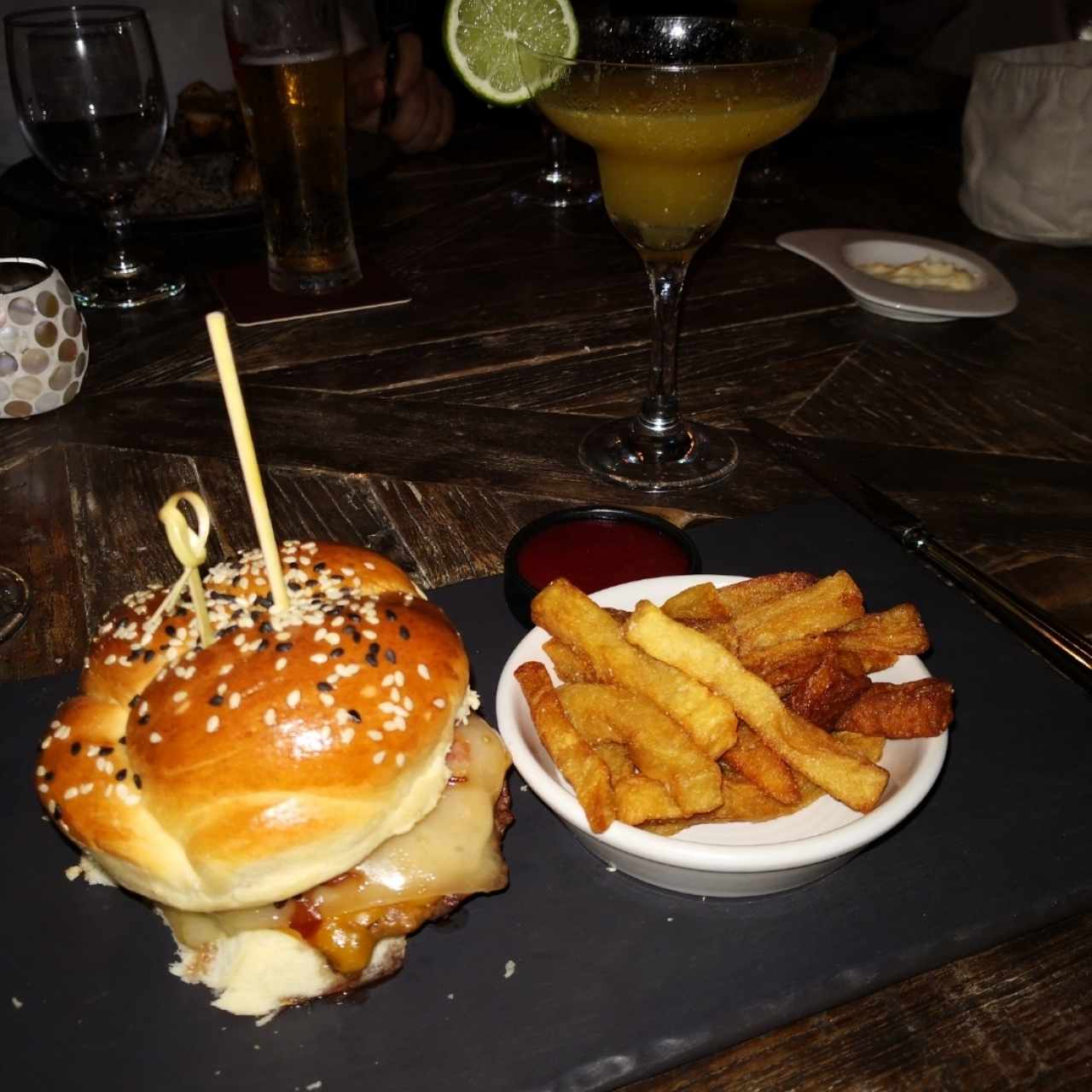 HAMBURGUESA LAZOTEA ( 7 OZ )