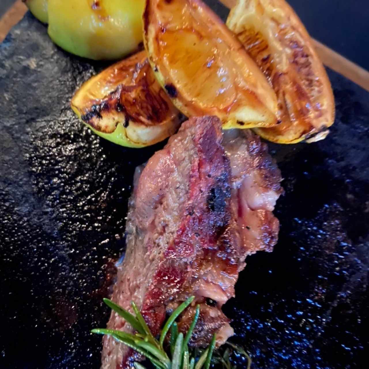 CowBoy Steak Black Angus y Mac and Cheese Trufado