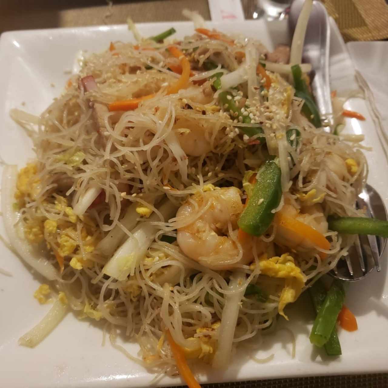 Fideos de arroz cantonés