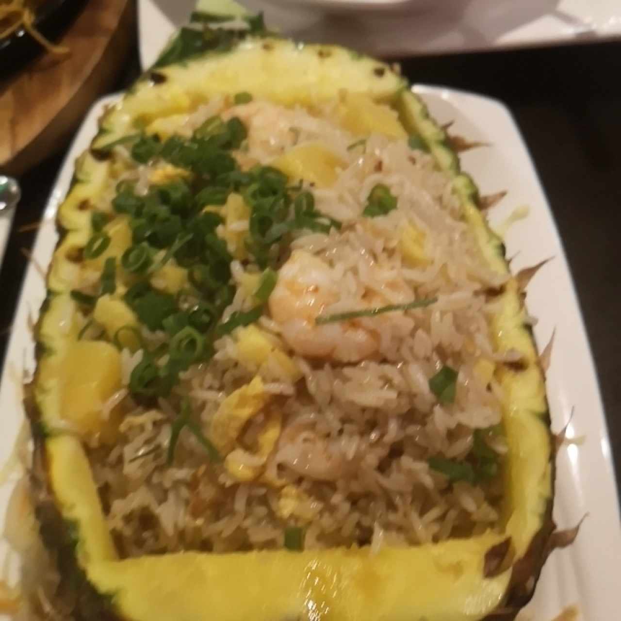 Arroz frito en piña