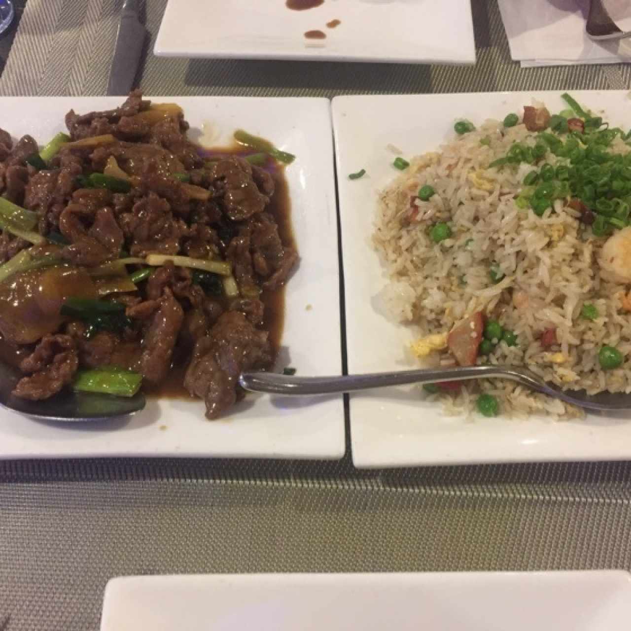 Carne salteada con jengibre y cebollín