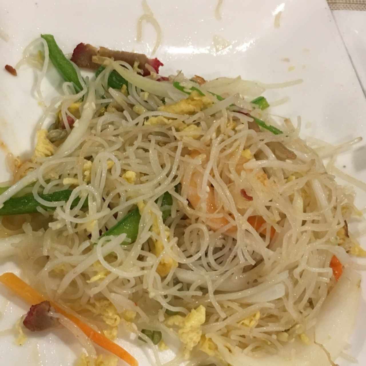 Fideos de arroz cantonés
