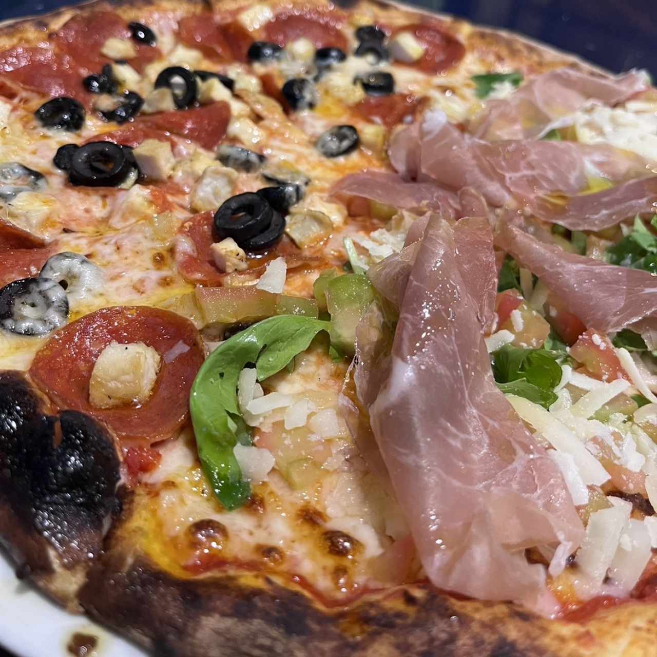 Pizza Bella Panama mitad Emilia 