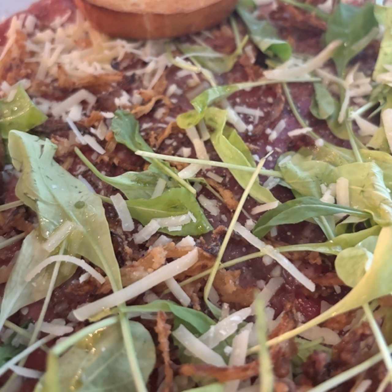 Carpaccio de Manzo con Rucola e Scaglie di Grana