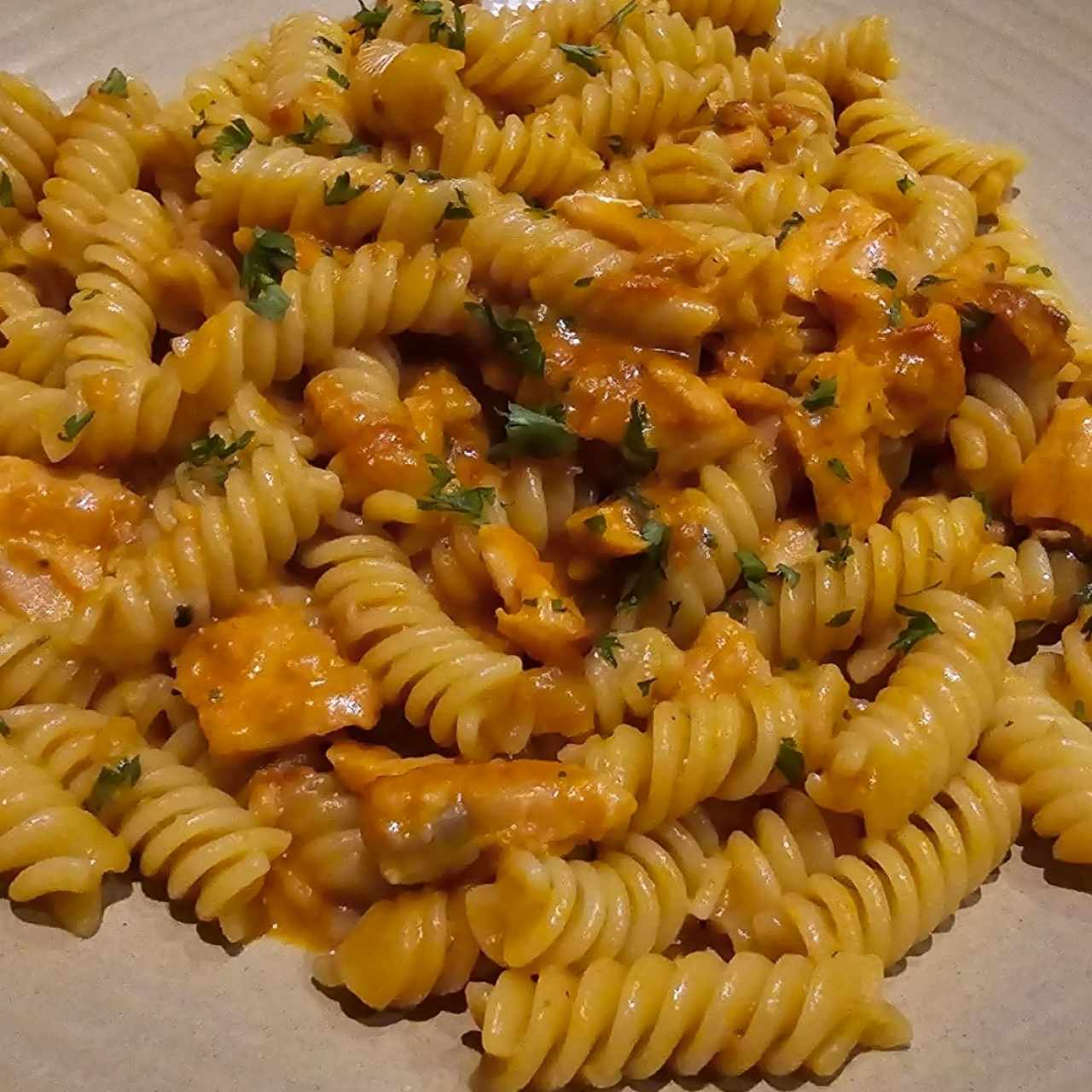 Pasta Tradizionale - Fusilli Al Salmone