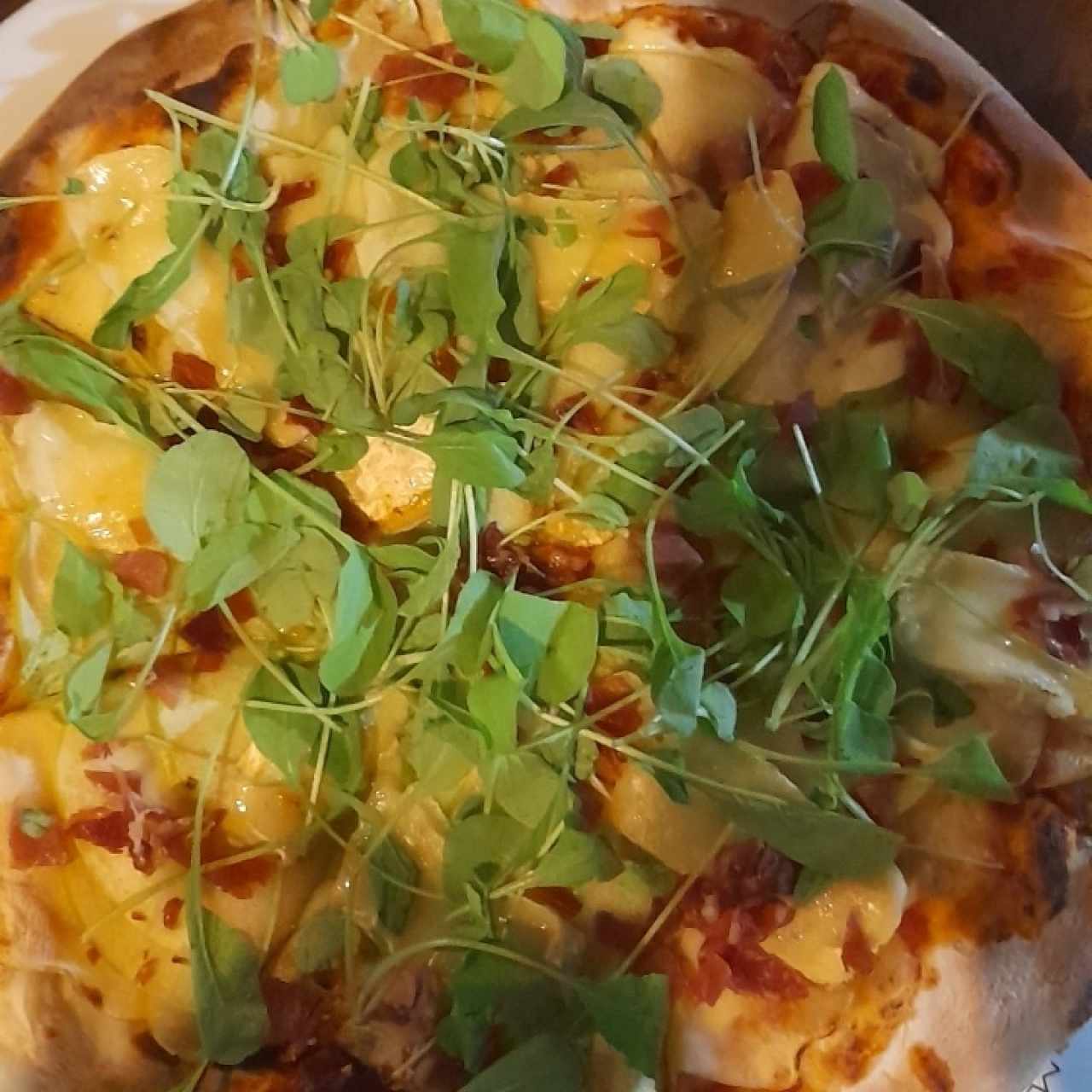 Manzana, brie y serrano