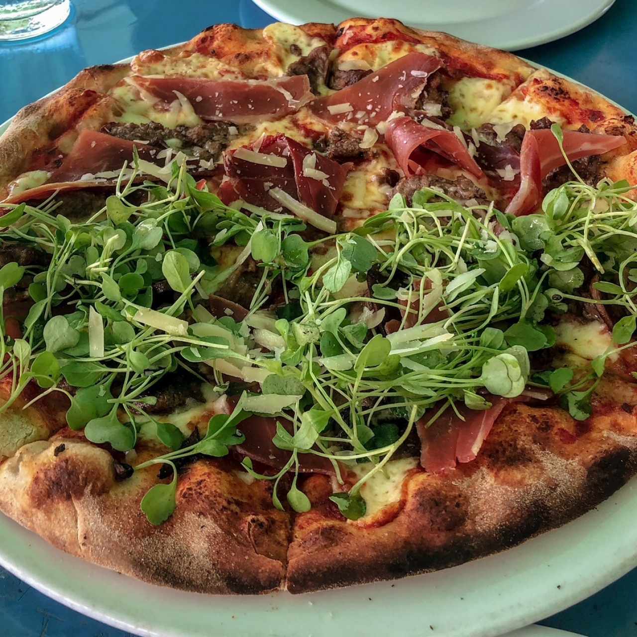 Una pizza de 8" (pepperoni, jamóm o queso) o un Dron de queso con jamón y pepperoni