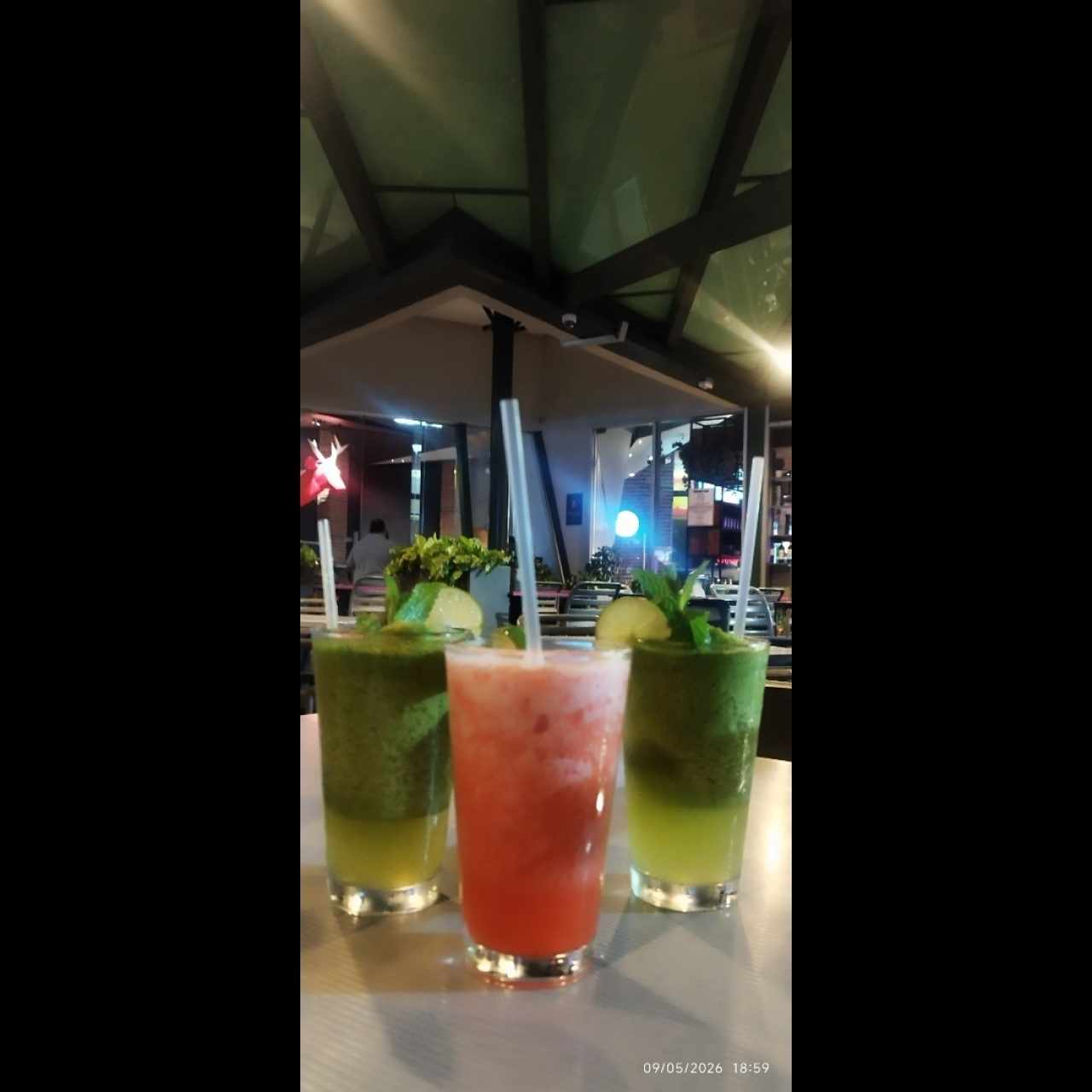 limonada de fresa y limonada con hierbabuena 