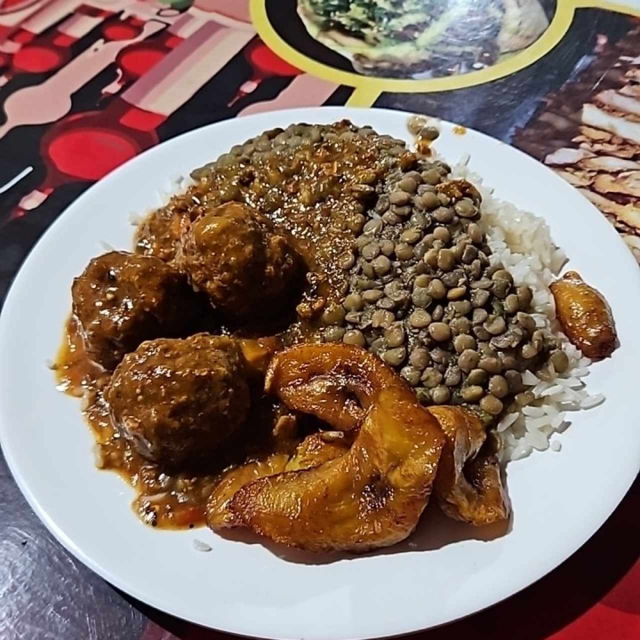 comida con albondigas