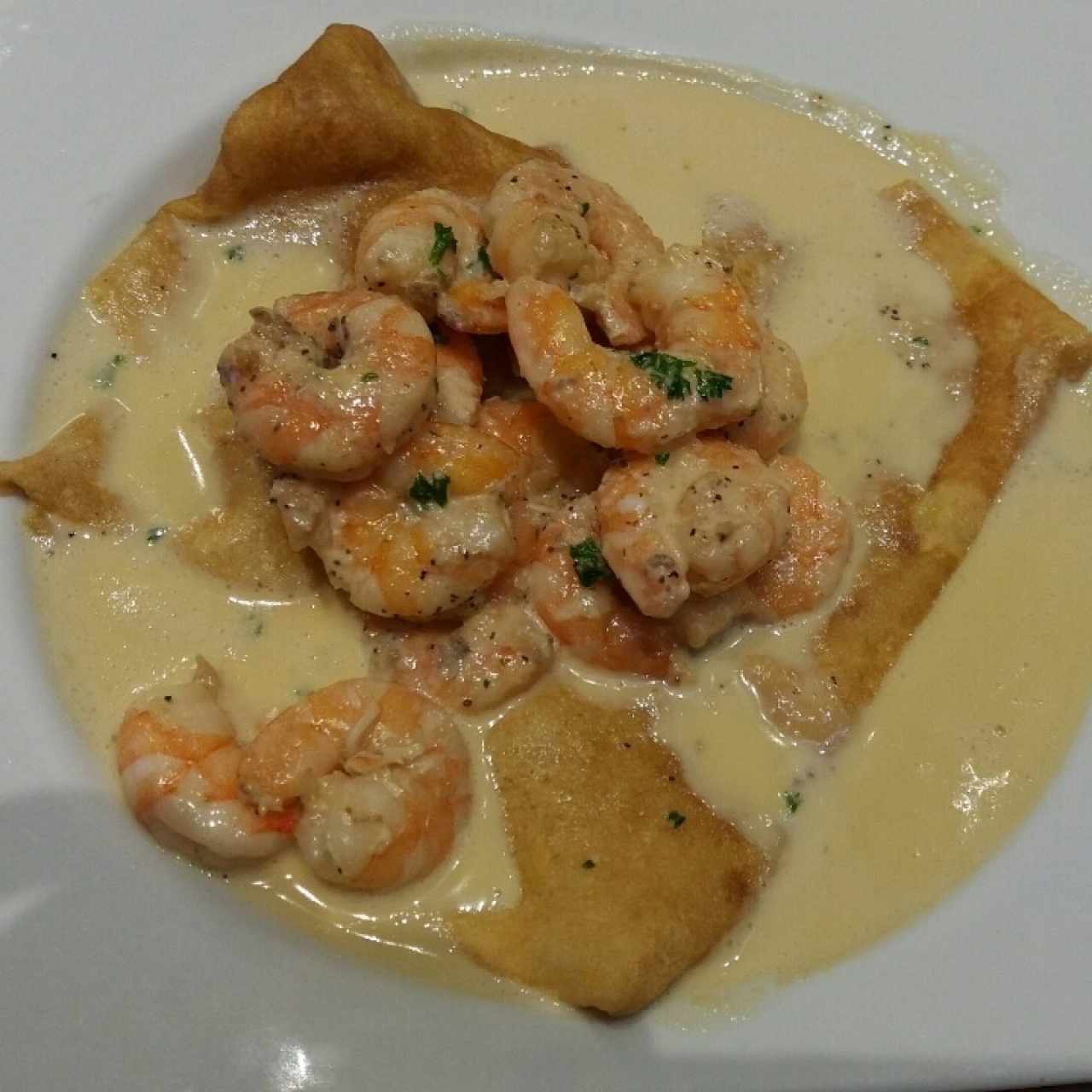 Crepe de camarones al ajillo 