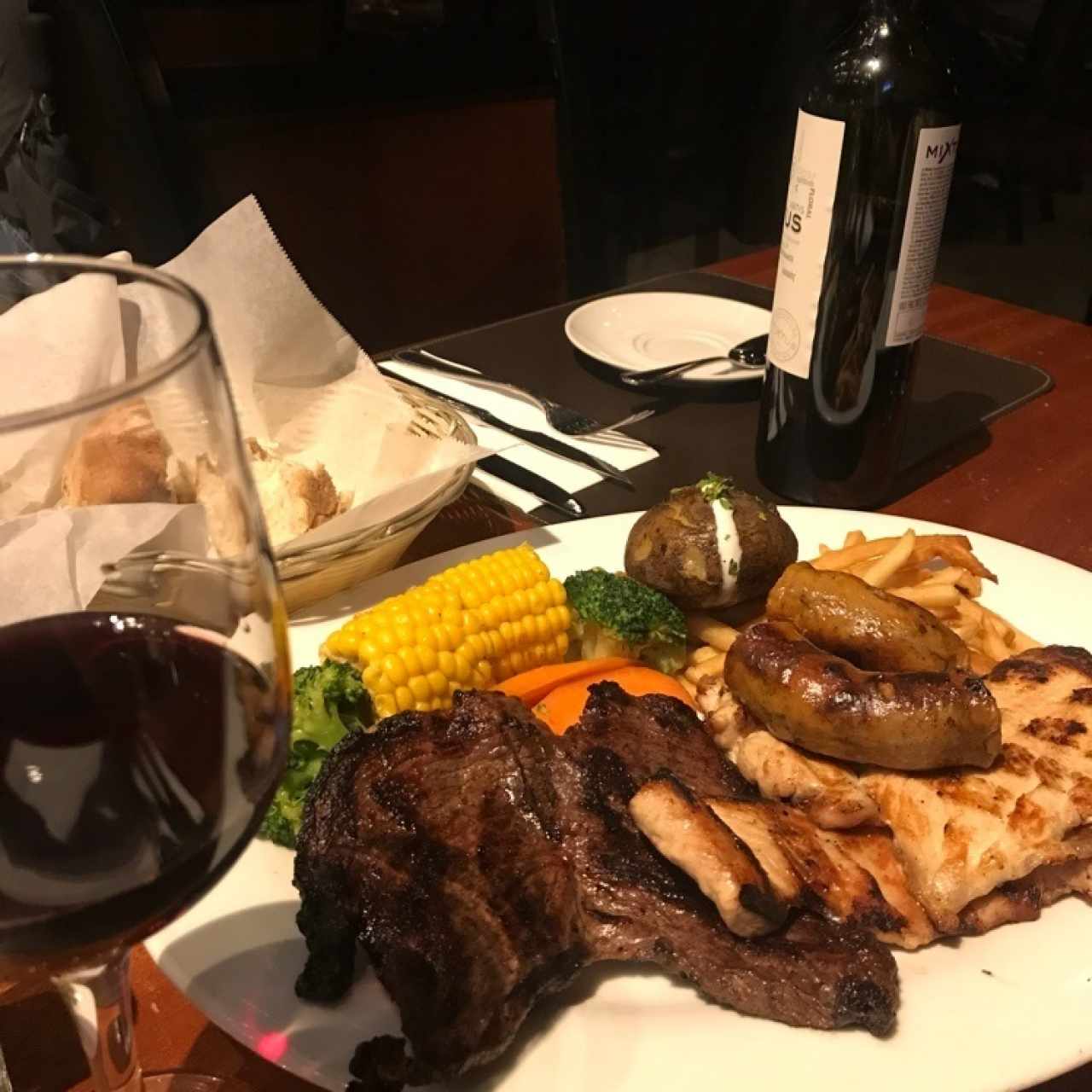 Parrilla para 2 persona. carne, chorizo, pollo y cerdo