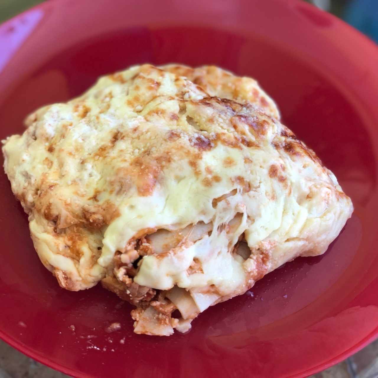Lasaña gratinada de pollo