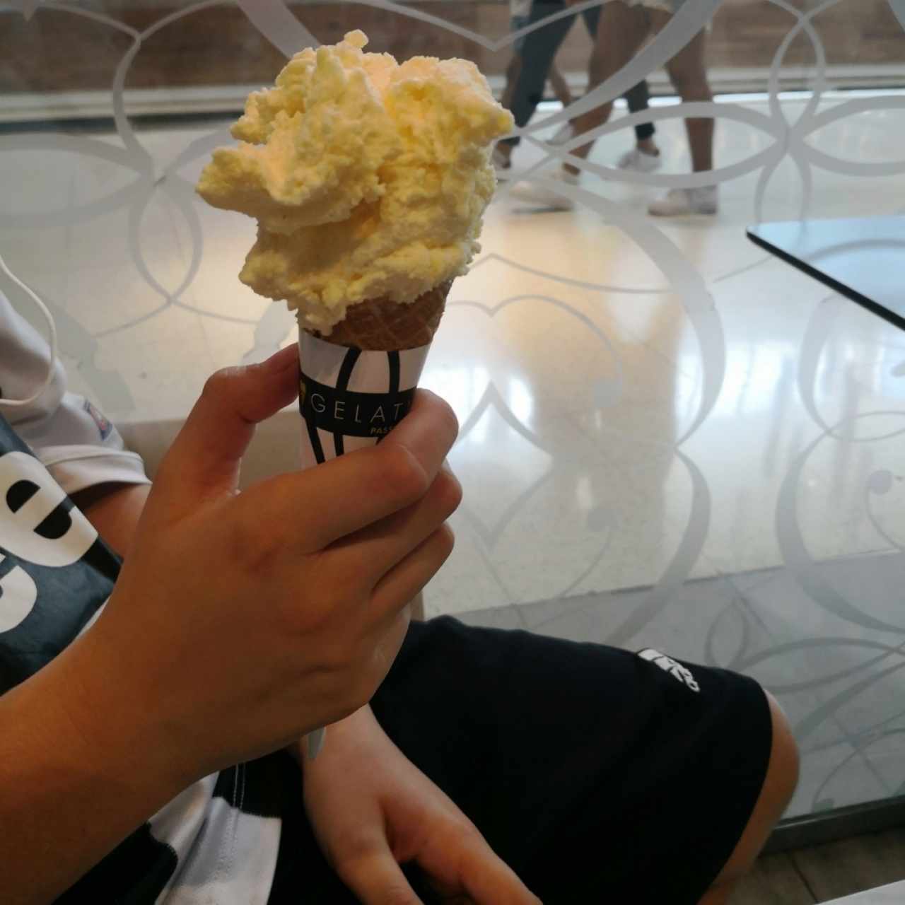 cono de gelato de vainilla sin azúcar