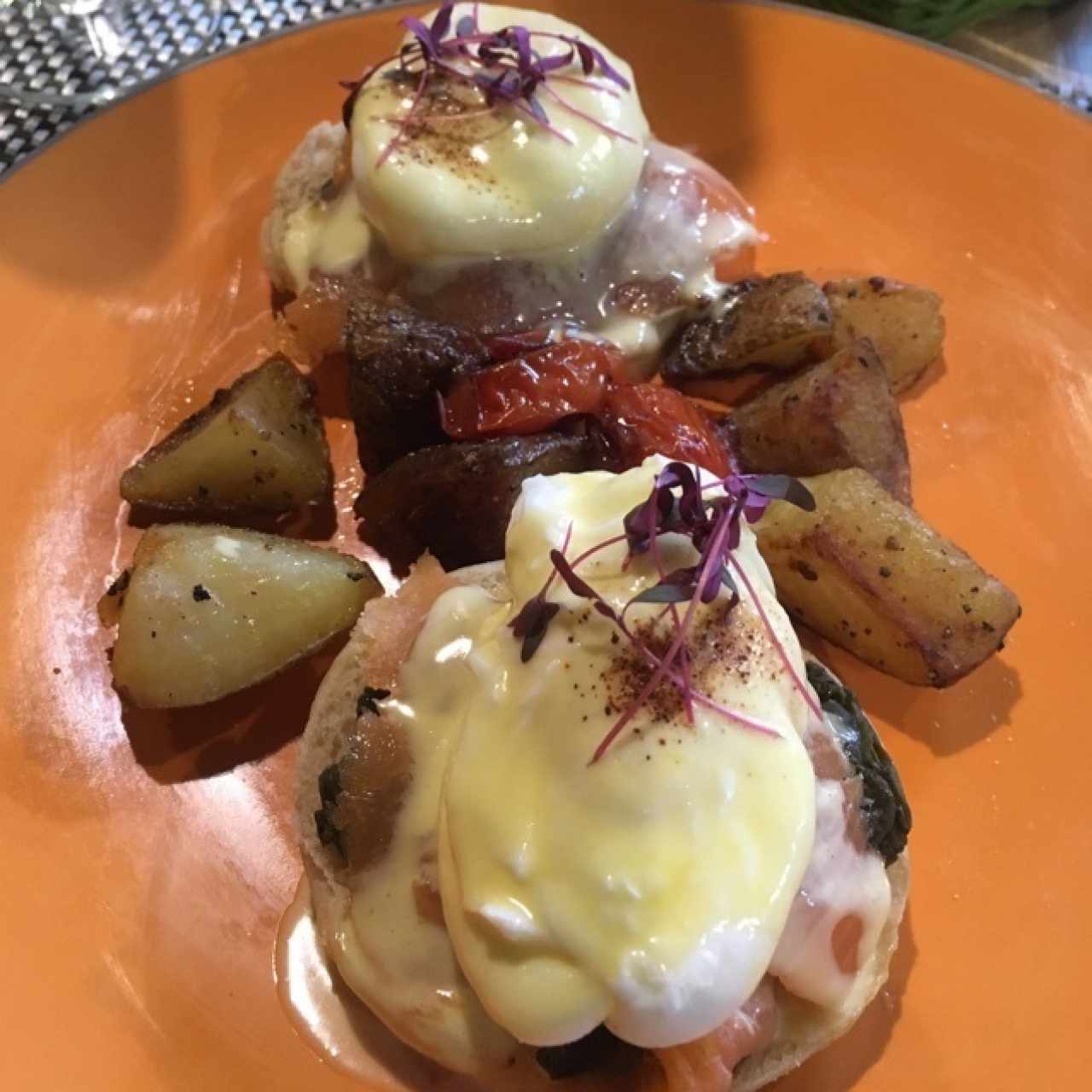 Huevos Benedict con salmón ahumado