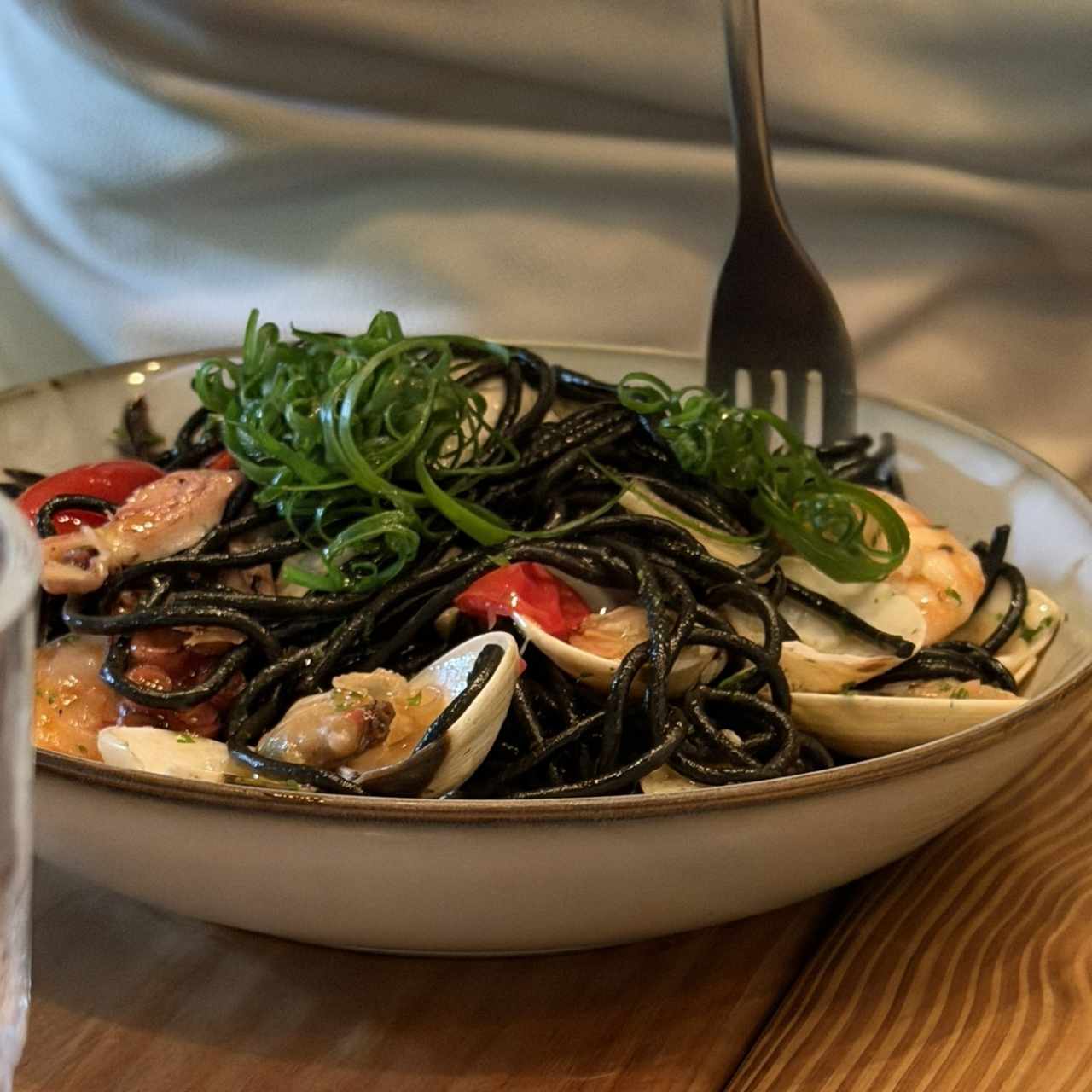 Pasta Negra con Mariscos
