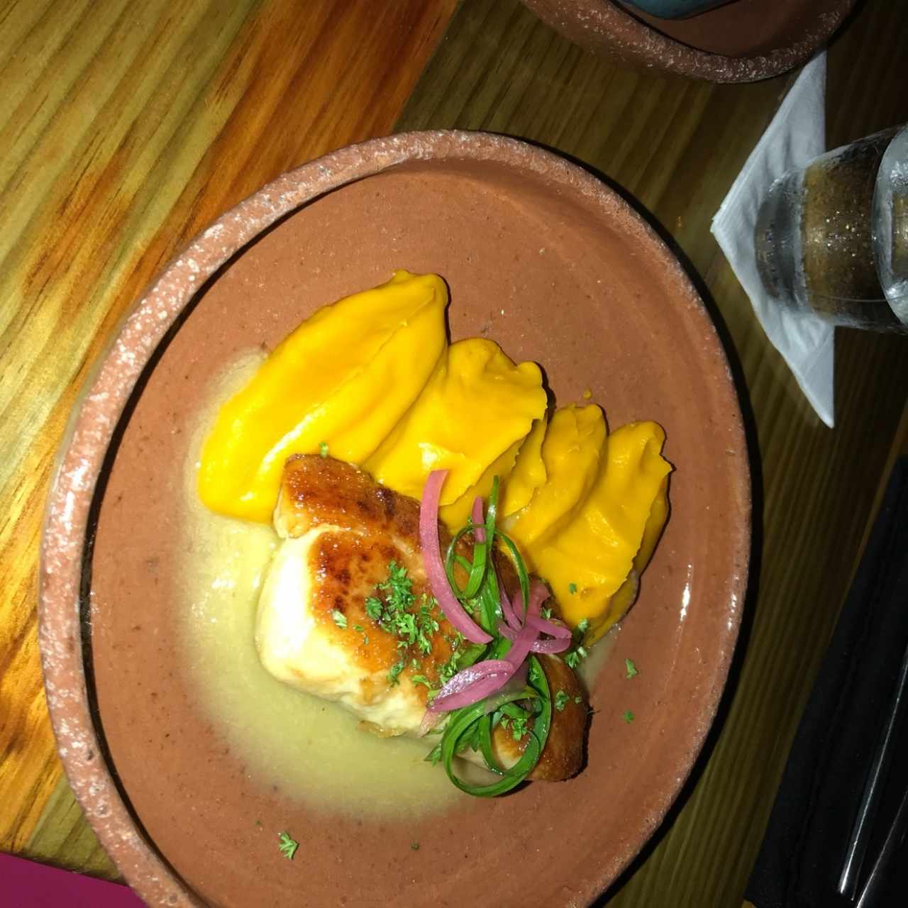 pesca del día (robalo) con puré de zapallo