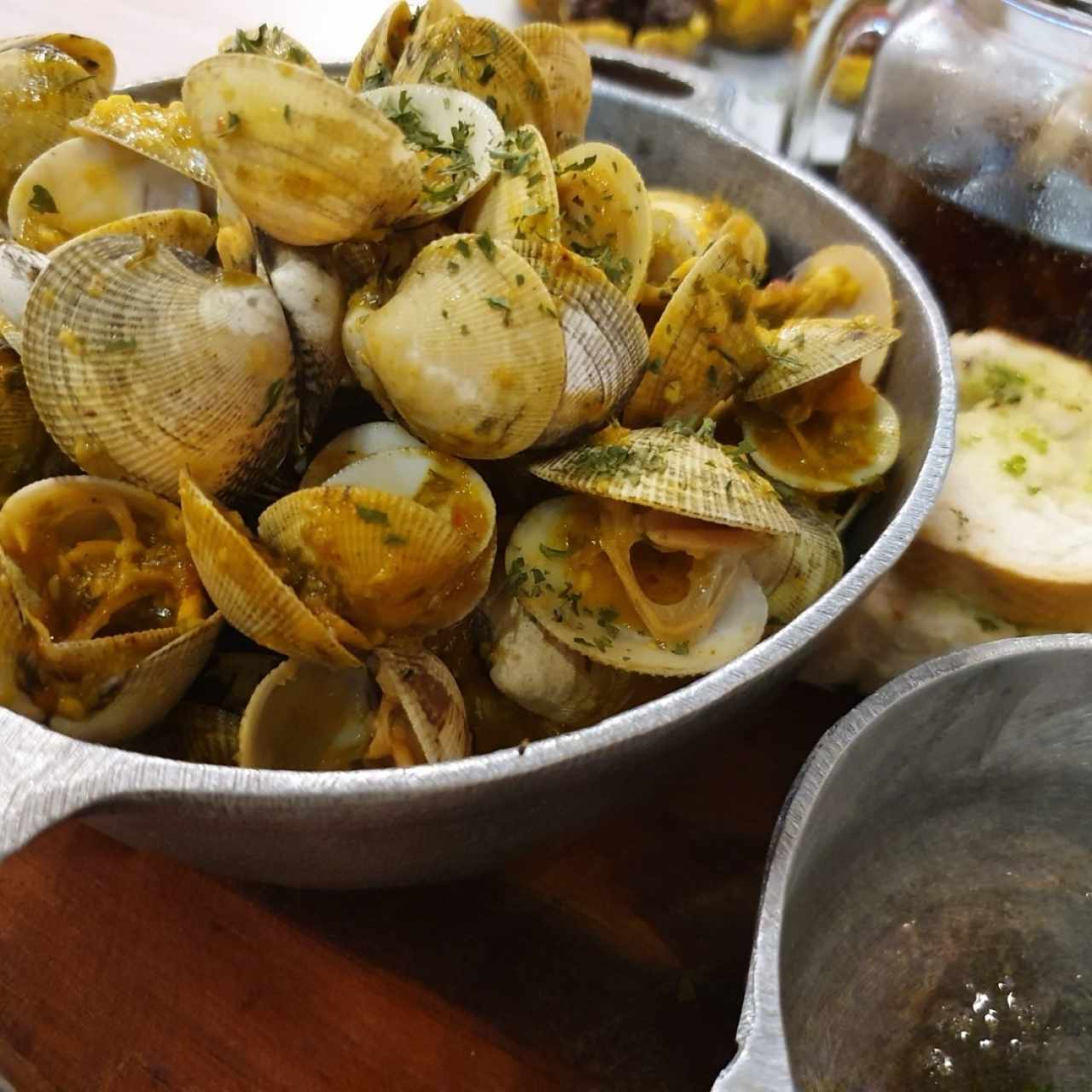 almeja al ajillo