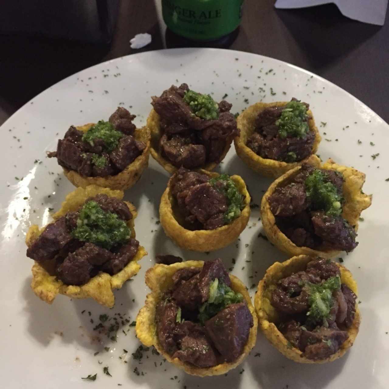 canasta de patacones con entraña