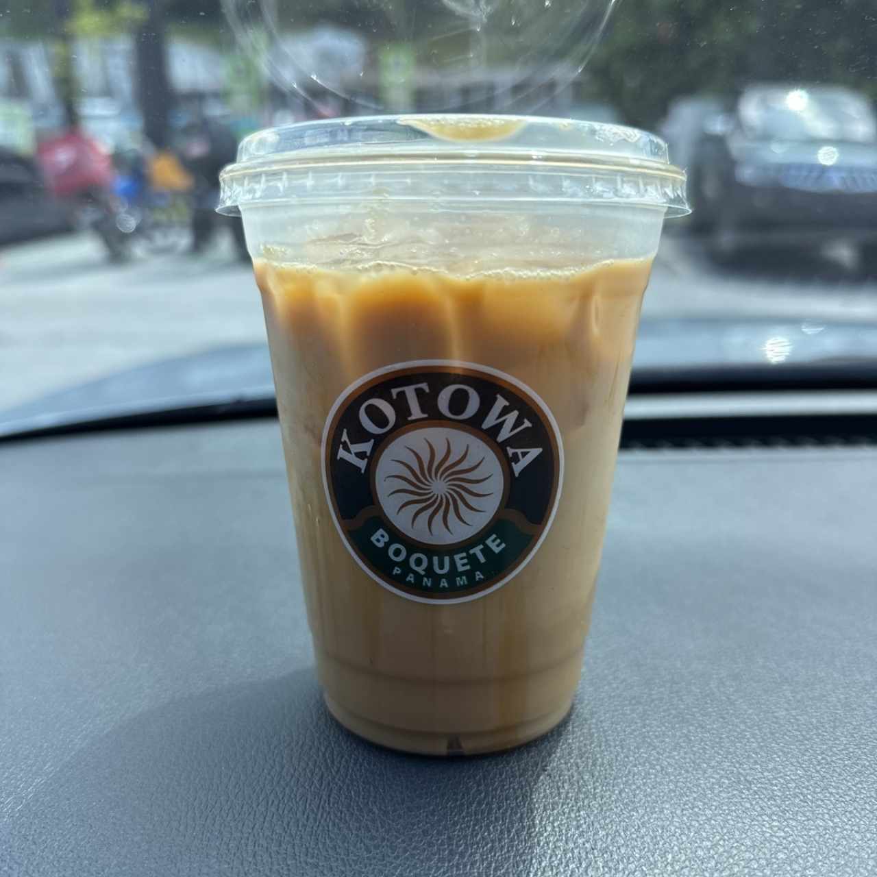 Ice descafeinado con leche de soya y caramel