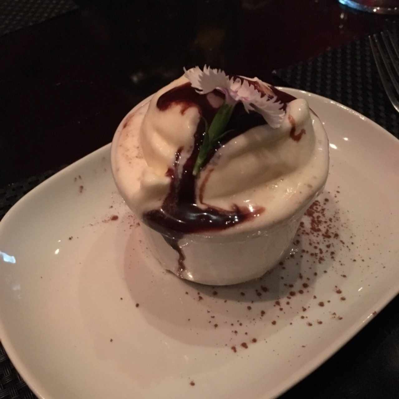 Volcán tibio de chocolate con helado de vainilla