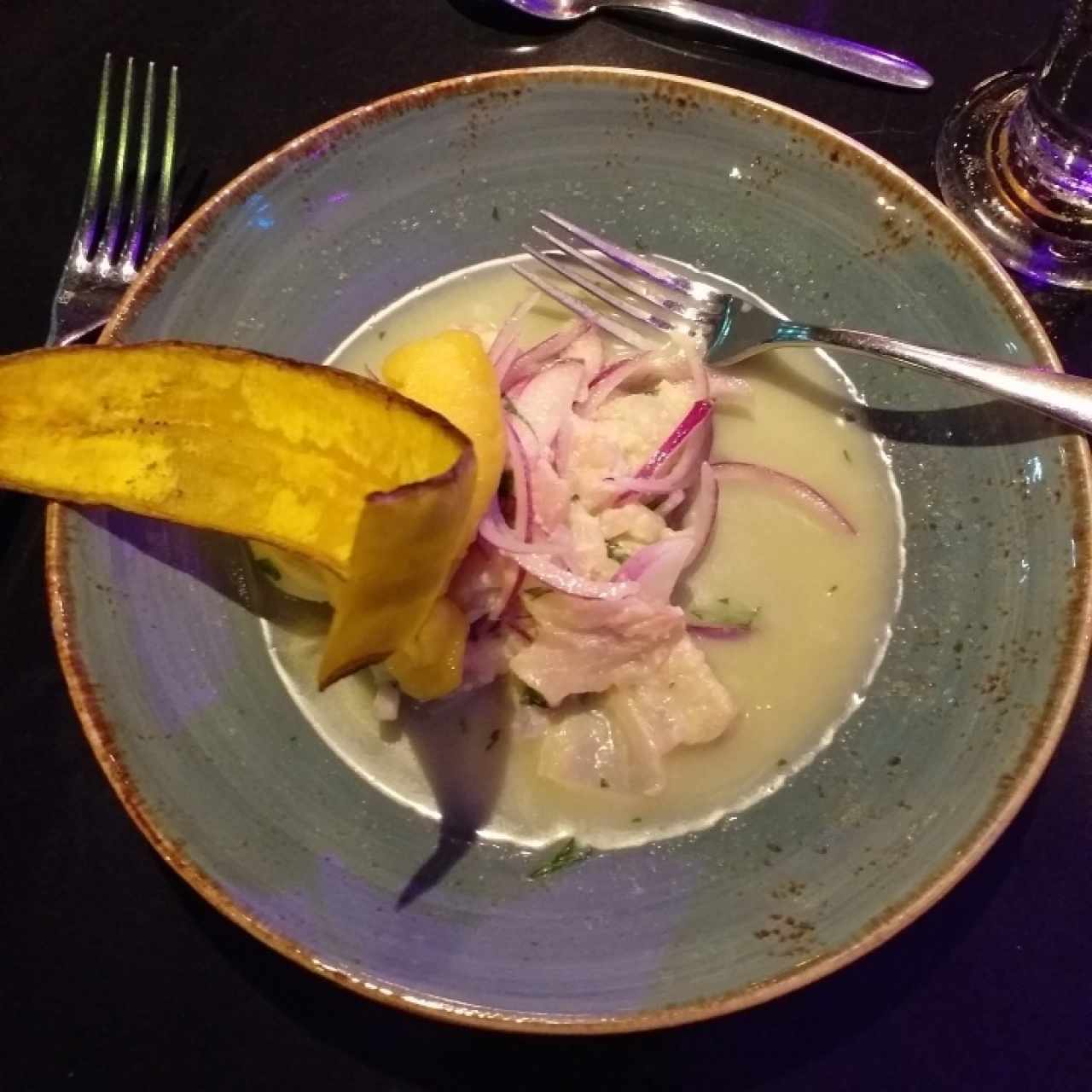 ceviche de corvina con leche de tigre y sorbete de maracuyá